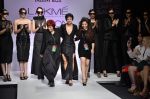 Mandira Bedi walk the ramp for So Fake Talent Box show at Lakme Fashion Week Day 2 on 4th Aug 2012 (13).JPG
